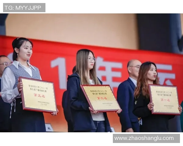 深圳足球队与上海足球队赛后复盘团队协作的精彩瞬间与反思分析 深圳足球队与上海足球队赛后复盘团队协作的精彩瞬间与反思分析